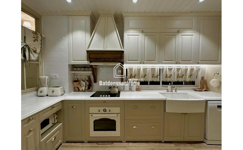 Siêu vị trí kinh doanh phố Tây Nha Trang – Nhà MT Nguyễn Thiện Thuật giá tốt